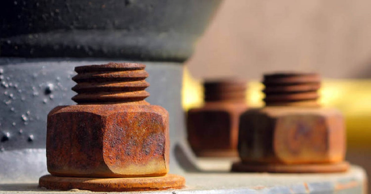 Cómo aflojar tornillos oxidados
